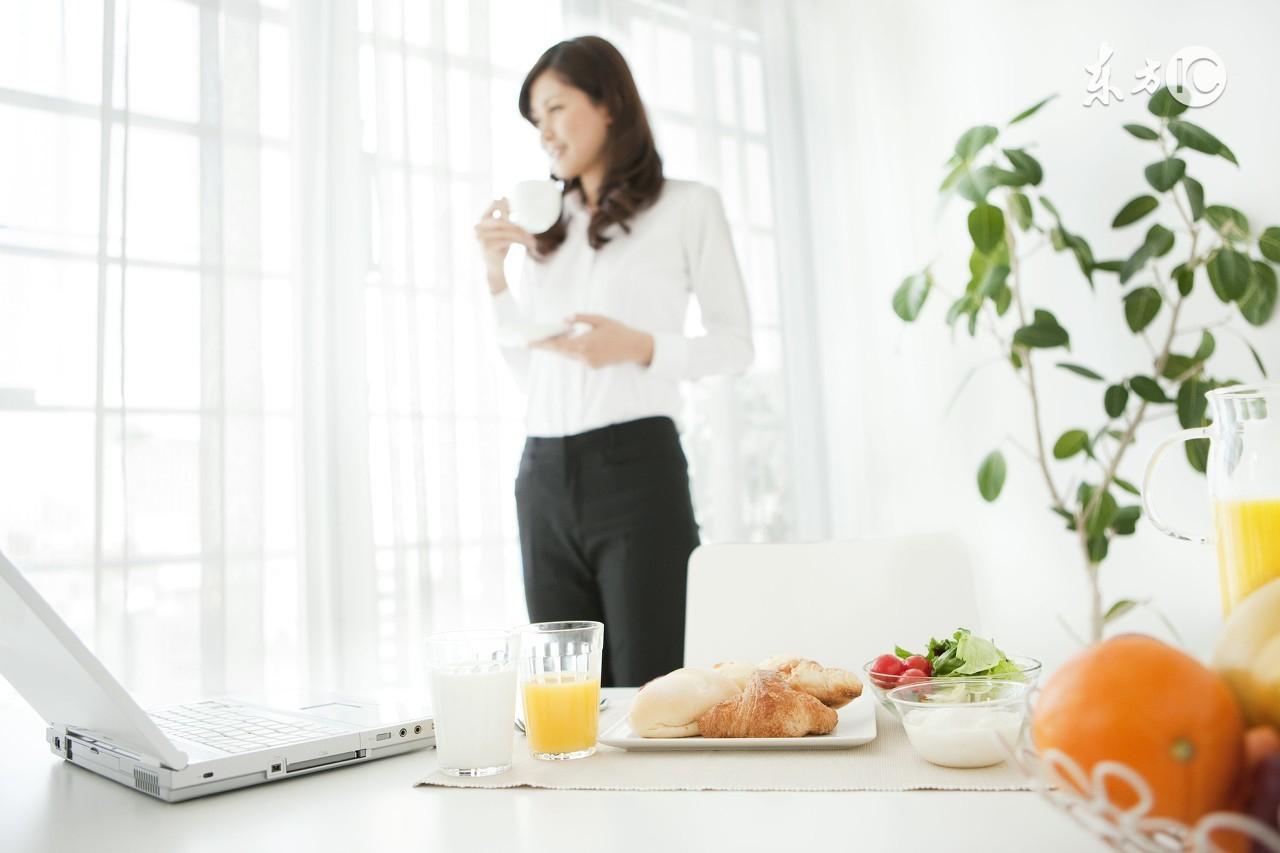 喝牛奶补钙(喝牛奶补钙好还是吃钙片好)-硒宝网
