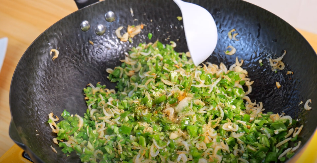 吃鸡蛋可以补钙吗（吃鸡蛋能补充钙吗）-硒宝网