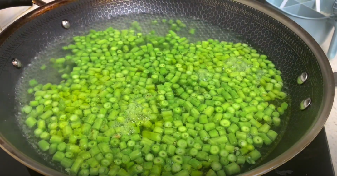 吃鸡蛋可以补钙吗（吃鸡蛋能补充钙吗）-硒宝网