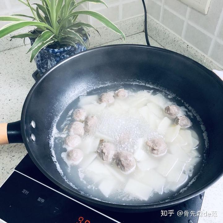 用铁锅炒菜能补铁吗(用铸铁锅炒菜好吗)-硒宝网