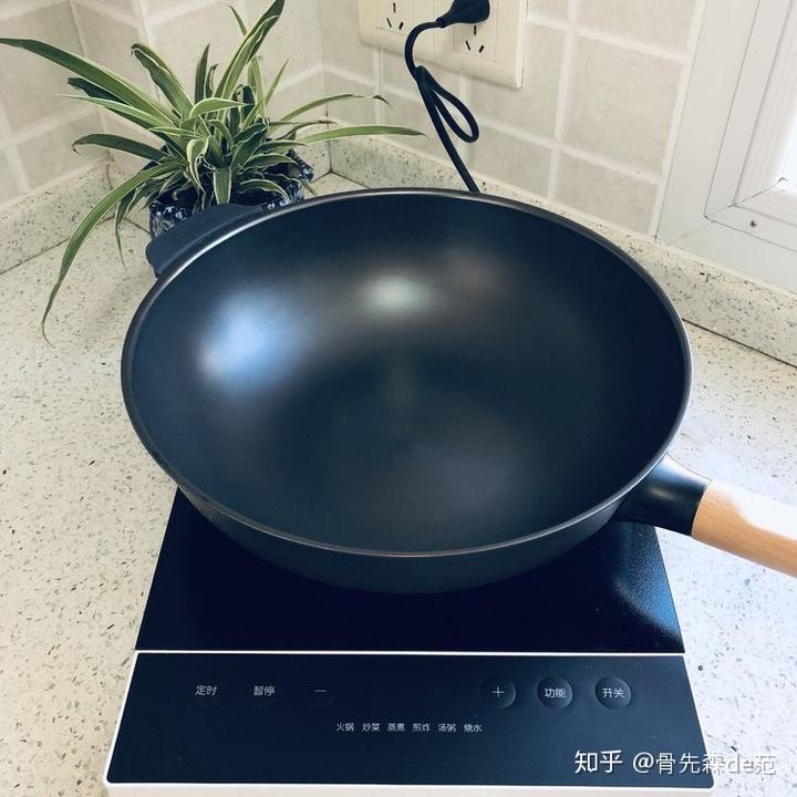 用铁锅炒菜能补铁吗(用铸铁锅炒菜好吗)-硒宝网