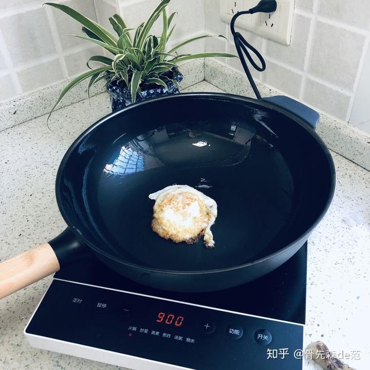 用铁锅炒菜能补铁吗(用铸铁锅炒菜好吗)-硒宝网