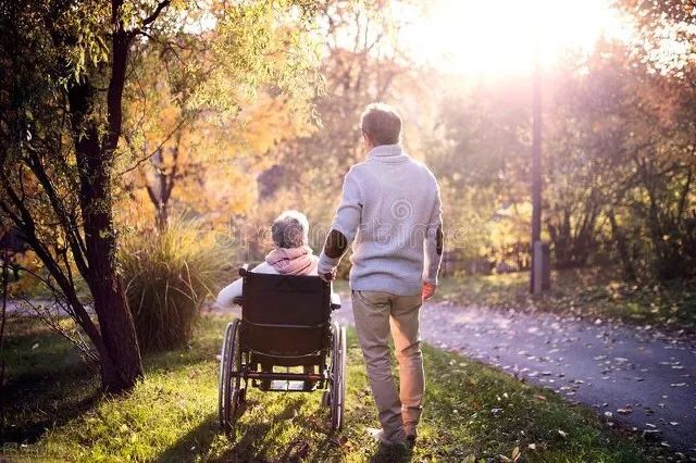 晒太阳补铁吗(晒太阳补铁和锌么)-硒宝网