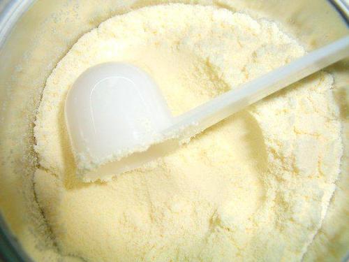 喝奶粉能补钙吗（补钙的粉可以添加在奶粉里吗）-硒宝网