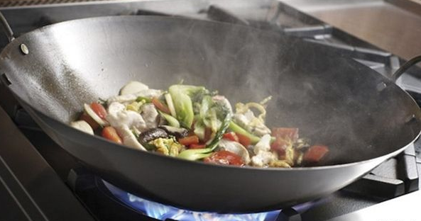 铁锅炒菜可以补铁吗(铁锅炒菜补铁有科学依据吗)-硒宝网