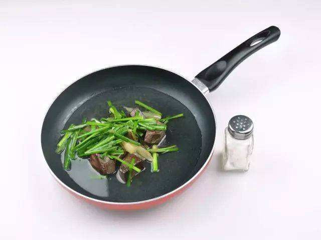 铁锅炒菜可以补铁吗(铁锅炒菜补铁有科学依据吗)-硒宝网