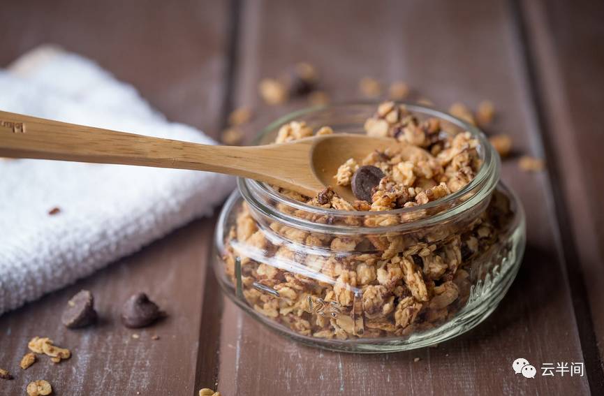 牛骨头汤补钙吗(骨头汤补钙牛奶的功效)-硒宝网