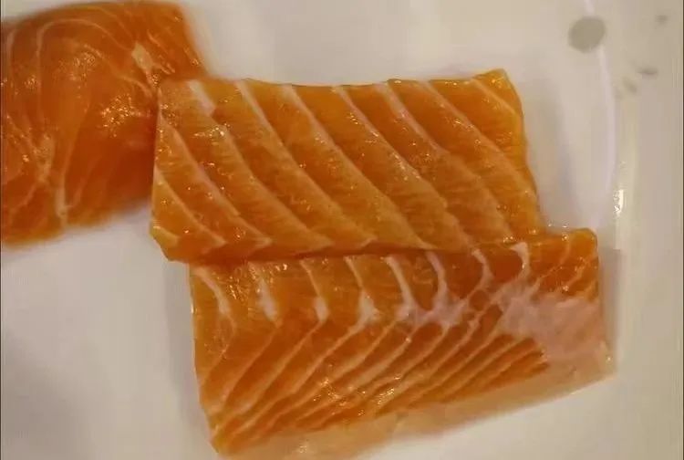 鲫鱼汤能补钙吗(鲫鱼汤补钙还是骨头汤补钙)-硒宝网