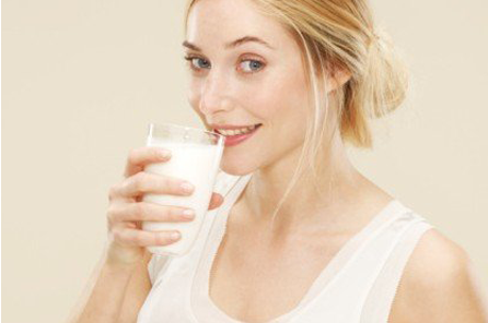 更年期怎么补钙（更年期补钙吃氨糖好还是钙片好）-硒宝网