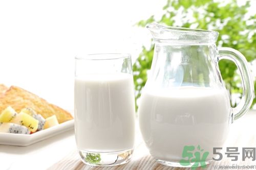 酸奶与牛奶哪个补钙效果好(酸奶牛奶补钙哪个好)-硒宝网