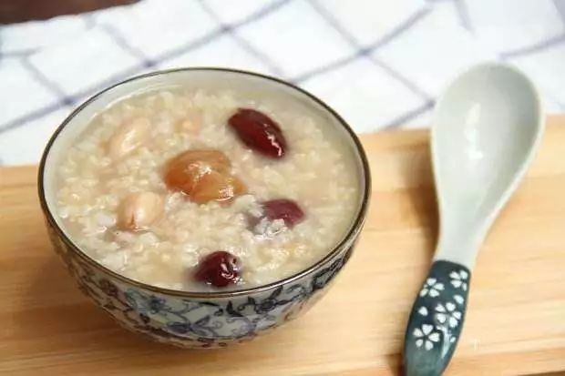 甲亢每天补多少硒的(甲亢患者补硒一天吃多少)-硒宝网