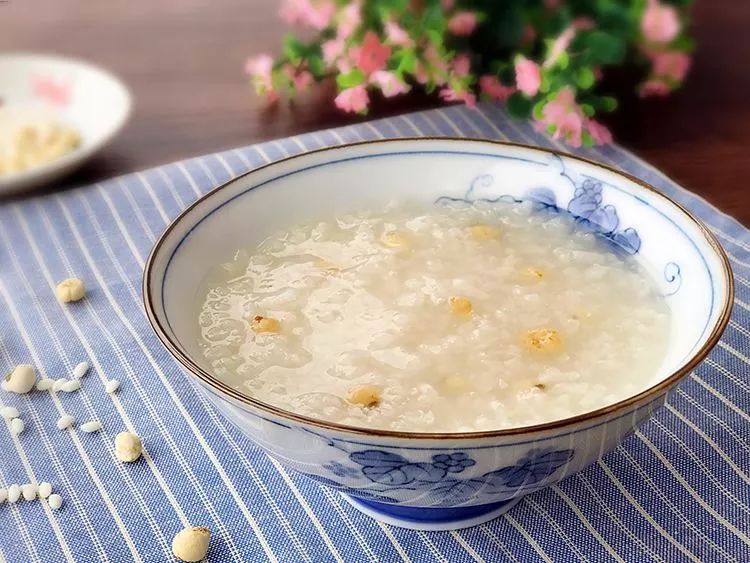 甲亢每天补多少硒的(甲亢患者补硒一天吃多少)-硒宝网