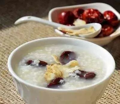 甲亢每天补多少硒的(甲亢患者补硒一天吃多少)-硒宝网