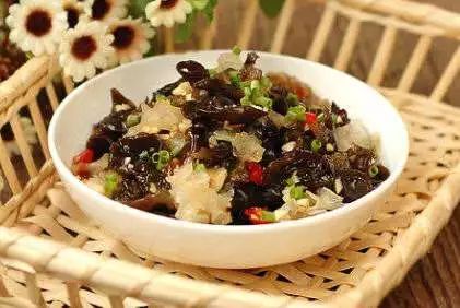 甲亢每天补多少硒的(甲亢患者补硒一天吃多少)-硒宝网