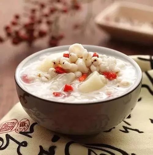 甲亢每天补多少硒的(甲亢患者补硒一天吃多少)-硒宝网