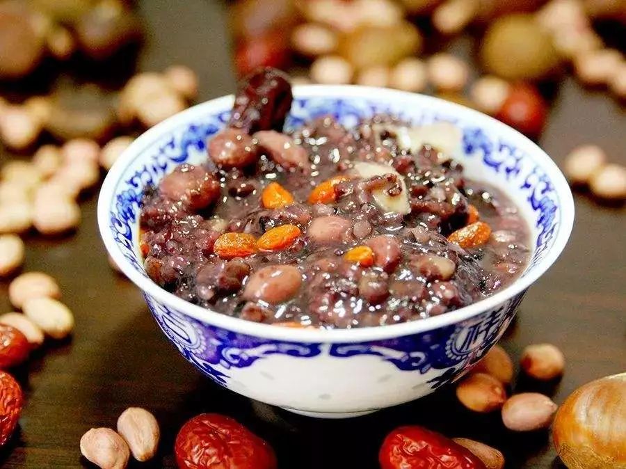 甲亢每天补多少硒的(甲亢患者补硒一天吃多少)-硒宝网