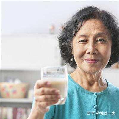 老年人补钙哪种钙片最好(钙片对老年人的功效与作用)-硒宝网