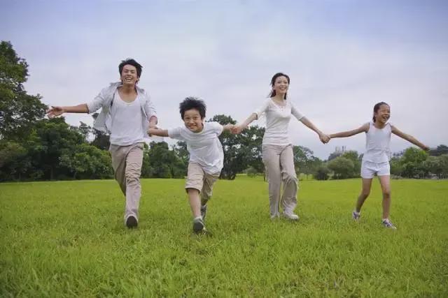 为什么晒太阳能补钙（晒太阳补钙直接晒皮肤吗）-硒宝网