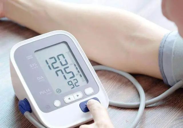 补硒会引起尿潜血吗(尿隐血和尿潜血一样吗)-硒宝网