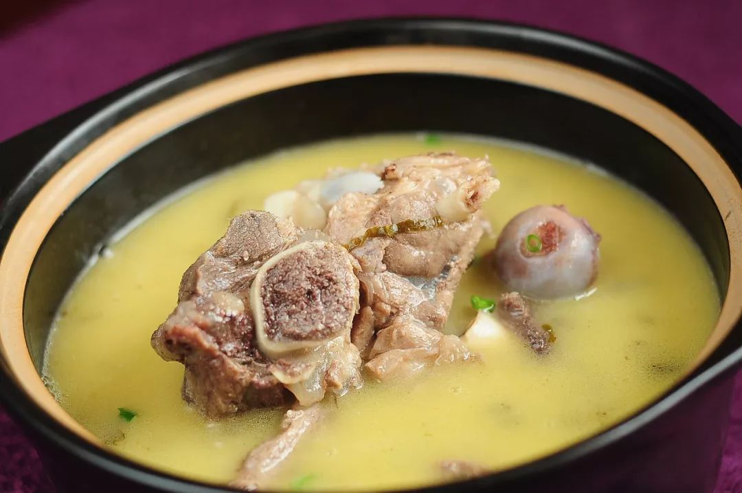 老年女性补钙吃什么钙片好（补钙老年女性吃钙片好吗）-硒宝网