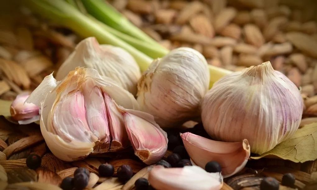 吃啥补硒好处和坏处（补充硒有副作用吗）-硒宝网