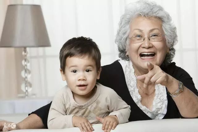 补硒可以喝桂花茶吗（硒片喝茶水可以一起服用吗）-硒宝网