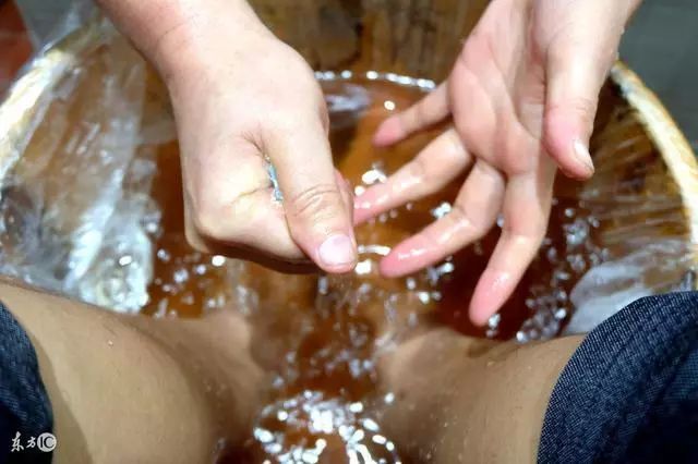 补硒可以喝桂花茶吗（硒片喝茶水可以一起服用吗）-硒宝网