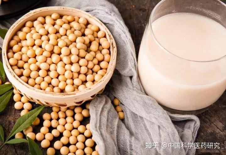 中老年人补钙吃什么钙片好（中老年人吃钙片有什么好处）-硒宝网