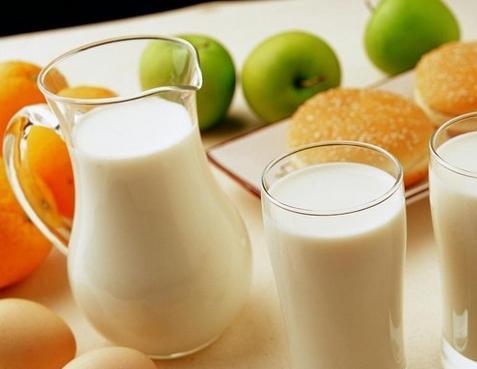 补钙吃钙片好还是喝牛奶好（补钙喝牛奶）-硒宝网