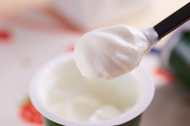 补钙吃钙片好还是喝牛奶好（补钙喝牛奶）-硒宝网