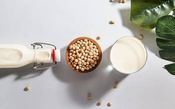 豆浆和牛奶哪个更补钙（豆浆牛奶钙）-硒宝网