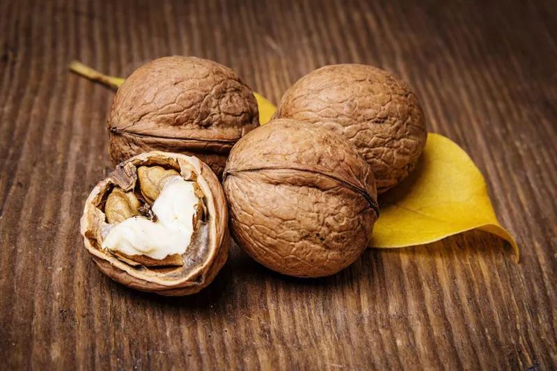 孕晚期吃什么补铁（孕晚期吃补铁的药呕吐）-硒宝网