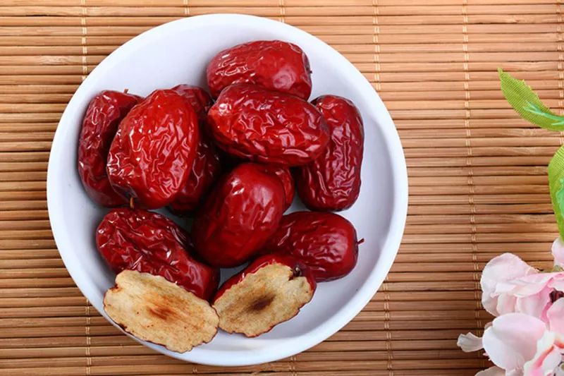 孕晚期吃什么补铁（孕晚期吃补铁的药呕吐）-硒宝网