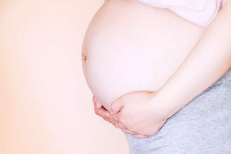 孕晚期吃什么补铁（孕晚期吃补铁的药呕吐）-硒宝网