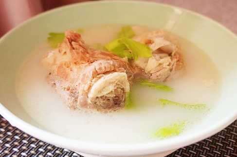 补钙喝酸奶好还是纯牛奶好（酸奶喝牛奶哪个补钙）-硒宝网