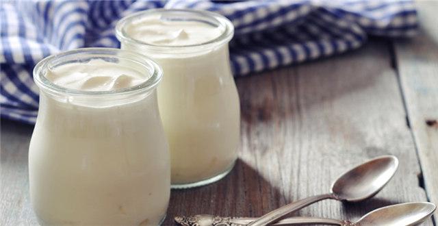 补钙喝酸奶好还是纯牛奶好（酸奶喝牛奶哪个补钙）-硒宝网
