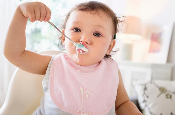 补钙喝酸奶好还是纯牛奶好（酸奶喝牛奶哪个补钙）-硒宝网