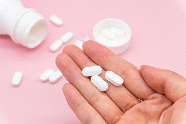 补铁和钙片能一起吃吗（补钙的时候能补铁吗）-硒宝网