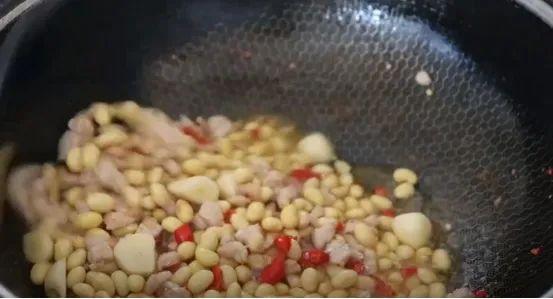 吃黄豆补钙吗(吃黄豆是补蛋白质还是补钙)-硒宝网