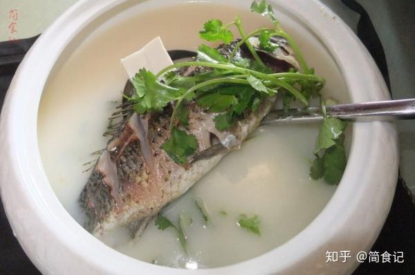 鲫鱼汤能补钙吗(鲫鱼汤补钙的做法)-硒宝网