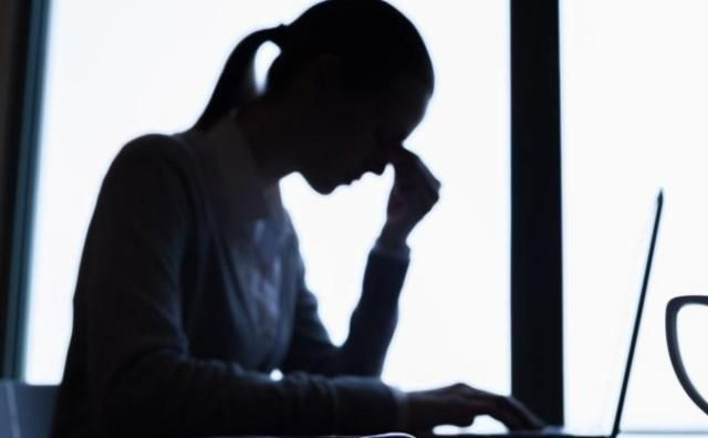 掉头发要补硒吗女生(脱发补硒)-硒宝网