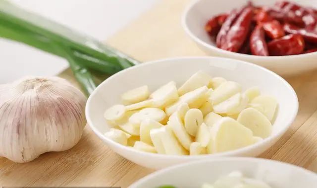 吃蒜到底能不能补硒(吃大蒜补硒吗)-硒宝网