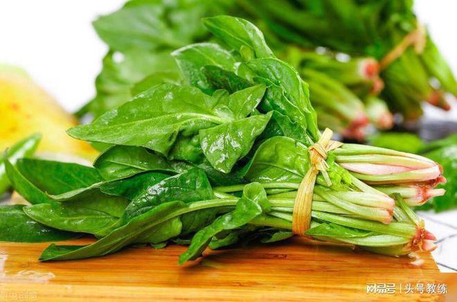 菠菜补铁吗（菠菜补铁还是补血）-硒宝网