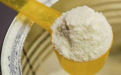 老年人补钙喝什么奶粉最好(老年人喝奶粉比吃钙片好吗)-硒宝网