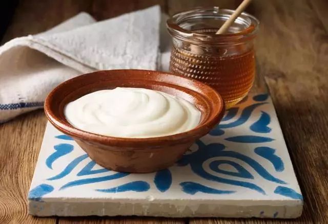 喝酸奶能补钙吗（喝酸奶能和钙片一块儿吗）-硒宝网