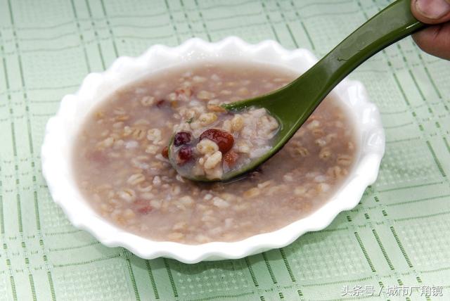 吃鱼骨头能补钙吗（吃鱼骨补钙能吸收吗）-硒宝网