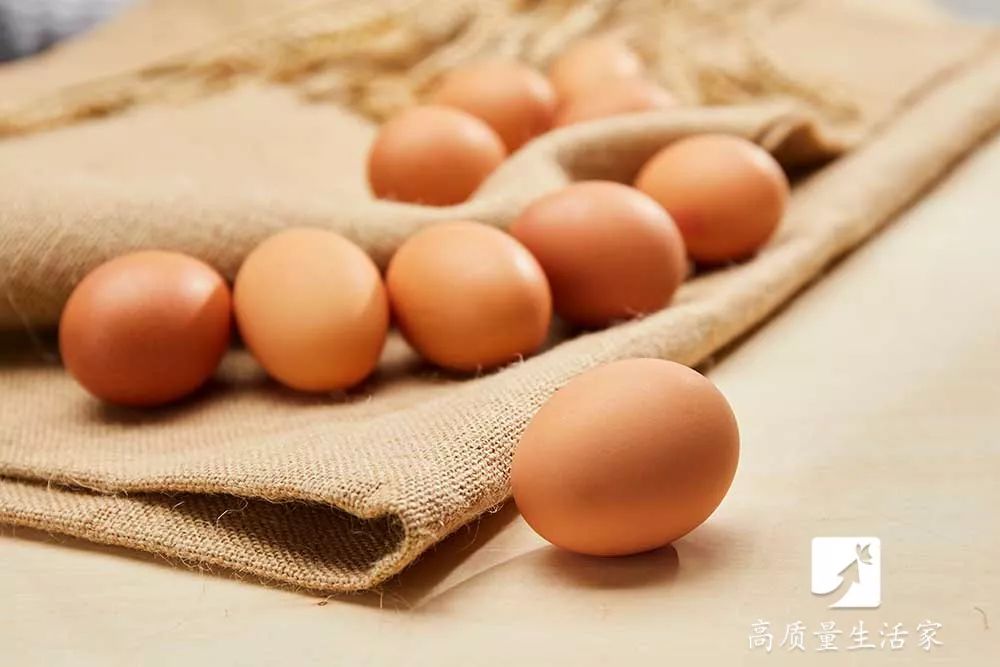 一天两个鸡蛋补硒吗（鸡蛋补一天硒多少克）-硒宝网