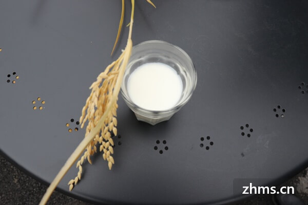 补钙牛奶好还是酸奶好（好酸奶牛奶补钙怎么样）-硒宝网