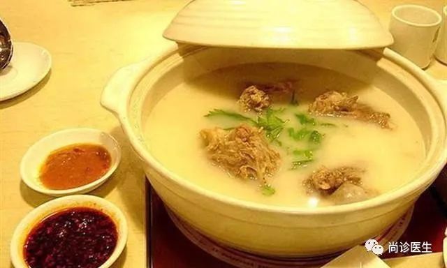 喝排骨汤补钙吗（排骨喝汤补钙效果好吗）-硒宝网