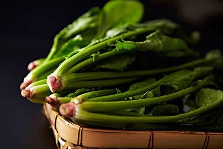吃菠菜能补铁吗(吃菠菜可以吃补铁药吗)-硒宝网